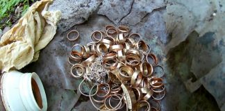 Znalazł w lesie przy pomocy wykrywacza ponad pół kilo złota!