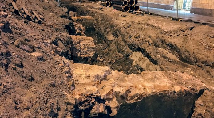 Pozostałości po moście Królewskim z 1813 roku znaleźli robotnicy drogowi w Krakowie