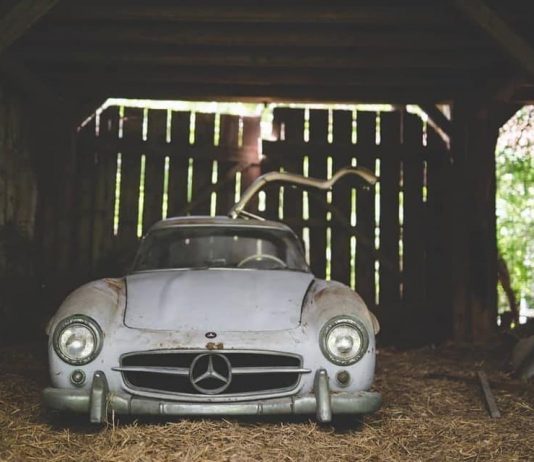 Niezwykły 'barn find’ – legendarny Mercedes 300 SL Gullwing (GALERIA)