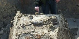 Wysadzony czołg Т34-76 znaleziony przypadkiem przy oczyszczaniu terenu (GALERIA)