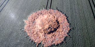 Bomba z czasów II Wojny Światowej eksplodowała samoczynnie w środku pola