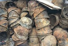 Ogromny depozyt niemieckich hełmów z okresu II WŚ odkryty w Kurlandii + BONUS