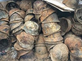 Ogromny depozyt niemieckich hełmów z okresu II WŚ odkryty w Kurlandii + BONUS