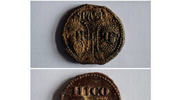Niezwykłe odkrycie! Znalazł w ogródku bulle papieża Mikołaja III z XIII wieku