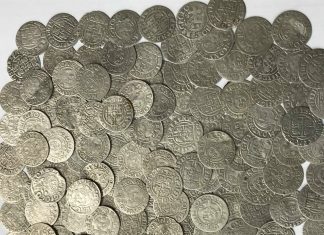 Pod kościelną podłogą znaleźli skarb ponad tysiąca srebrnych monet!