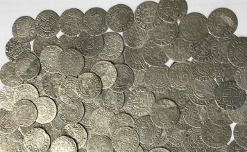 Pod kościelną podłogą znaleźli skarb ponad tysiąca srebrnych monet!