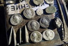 Rzymskie monety z IV w. znalezione przez archeologów w obozie legionistów