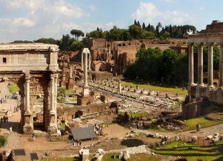 Naukowcy: nawet 1400 osób mogło słuchać mów polityków i cesarza na Forum Romanum