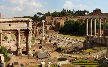Naukowcy: nawet 1400 osób mogło słuchać mów polityków i cesarza na Forum Romanum