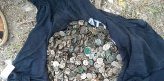 W sumie 6 kg monet znaleziono przypadkiem na terenie klasztoru w Zbarażu