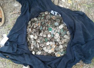 W sumie 6 kg monet znaleziono przypadkiem na terenie klasztoru w Zbarażu