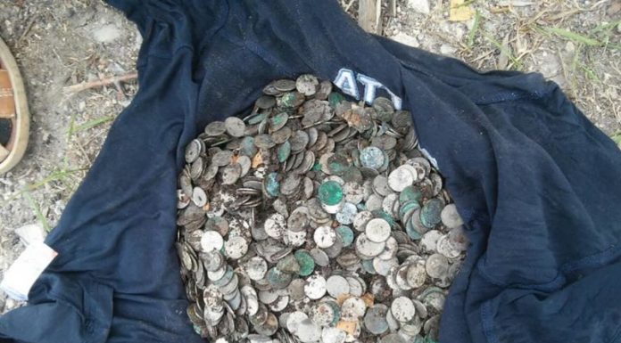 W sumie 6 kg monet znaleziono przypadkiem na terenie klasztoru w Zbarażu