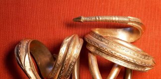 W trakcie poszukiwań na estońskiej wyspie znaleziono liczącą 1700 lat złotą bransoletę!