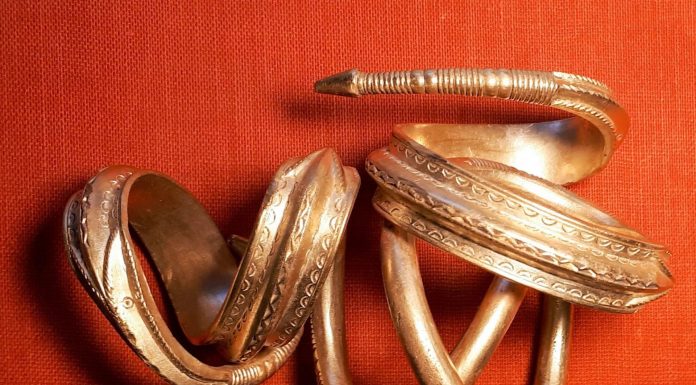 W trakcie poszukiwań na estońskiej wyspie znaleziono liczącą 1700 lat złotą bransoletę!