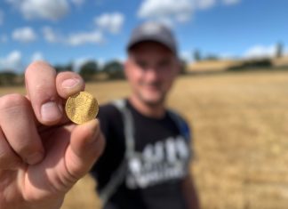 Trzy złote znaleziska, trafione przez naszego rodaka wykrywaczem metalu