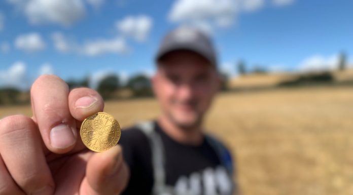 Trzy złote znaleziska, trafione przez naszego rodaka wykrywaczem metalu