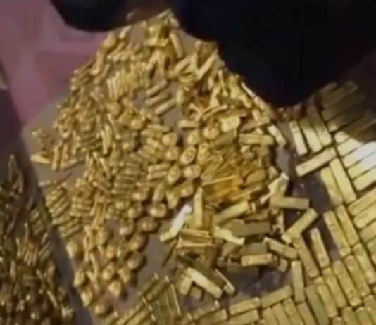Chiny. 13 ton złota znaleziono w piwnicy byłego urzędnika! (FILM)