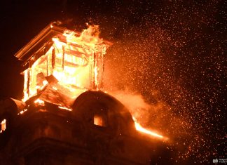 Płonie wieża kompleksu pałacowo-zamkowego w Żarach. To prawdopodobnie podpalenie!