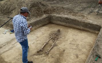 Wielokulturowe stanowisko i poszukiwacze 'w służbie historii’- czyli badania pod Hrubieszowem