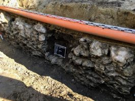 Sensacja archeologiczna w Krakowie. Odkryto kolejną bramę z czasów Kazimierza Wielkiego (GALERIA)