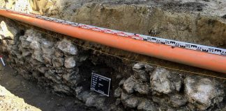 Sensacja archeologiczna w Krakowie. Odkryto kolejną bramę z czasów Kazimierza Wielkiego (GALERIA)