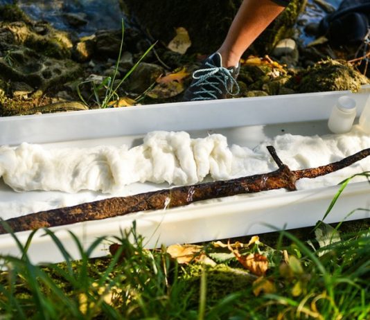 Bałkany. „Excalibur” znaleziony na dnie rzeki (GALERIA + FILM)