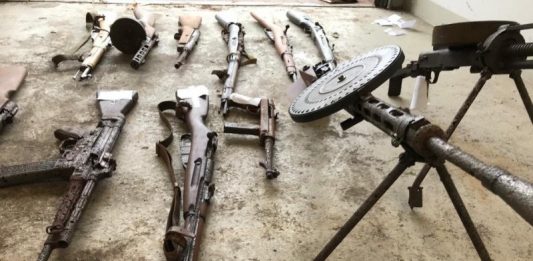 Broń, amunicja i granaty. Spora kolekcja zabezpieczona przez policję (GALERIA)