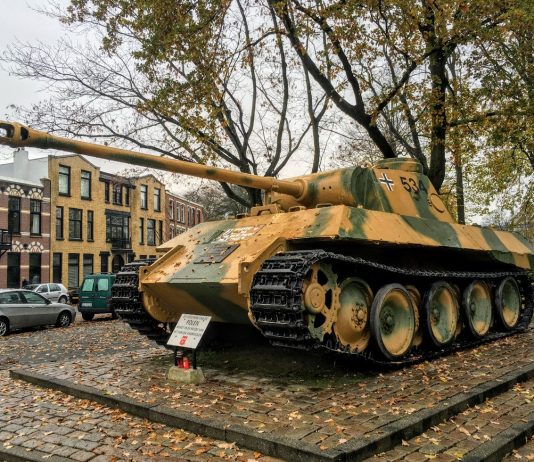 „Polski czołg” w Bredzie… i kilka innych wspomnień po naszych żołnierzach (GALERIA)