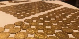 Skarb 234 złotych monet znalazł detektorysta w okopie z I Wojny Światowej (GALERIA)