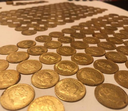 Skarb 234 złotych monet znalazł detektorysta w okopie z I Wojny Światowej (GALERIA)
