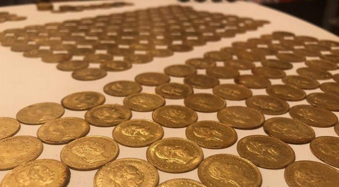 Skarb 234 złotych monet znalazł detektorysta w okopie z I Wojny Światowej (GALERIA)