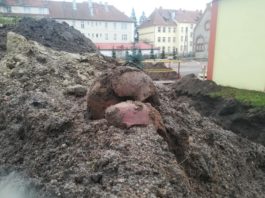 Bartoszyce. Rozkopali cmentarz – czaszki i kości na powierzchni… (GALERIA)