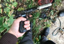 Wyłowili z rzeki magnesem pistolet z tłumikiem. Nie uwierzycie co z nim zrobili…