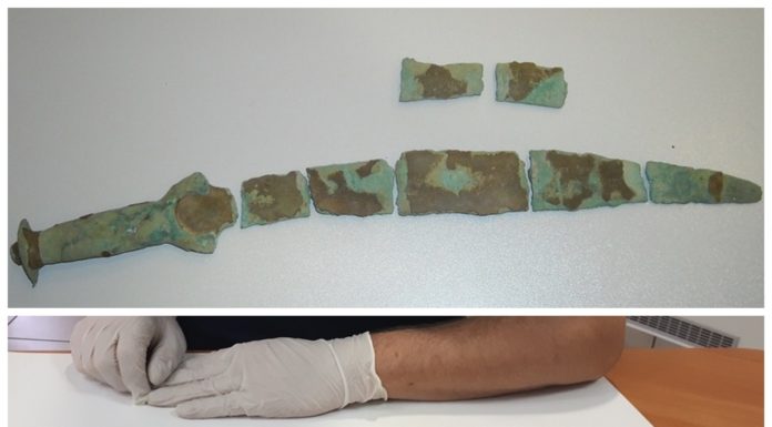 Miecz z epoki brązu przechwycili celnicy z Podkarpacia (GALERIA + FILM)