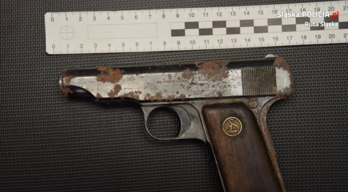 Pistolet Ortgies 7,65 mm znaleźli budowlańcy w trakcie rozbiórki domu