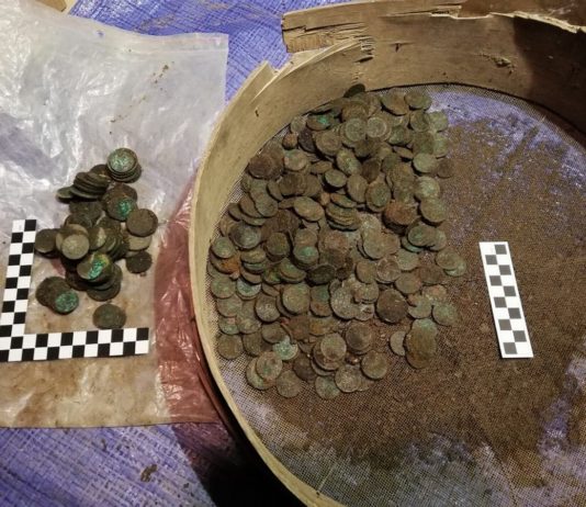 Skarb zawierający blisko 10 000 monet z XVIII wieku odkryto w Krakowie