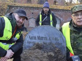 Poszukiwacze odnaleźli grób lekarza, astronoma Mateusza Nataniela Wolfa (FILM)