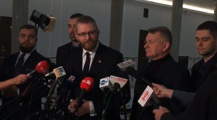 W sejmie powstał dziś zespół parlamentarny do spraw własności i detektorystów (FILM)