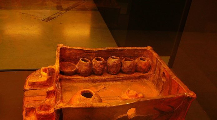 Gliniany domek – prawdopodobnie zabawkowy domek dla lalek sprzed 6 tys lat