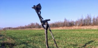 Dolnośląskie. Policja zatrzymała człowieka z wykrywaczem na polu