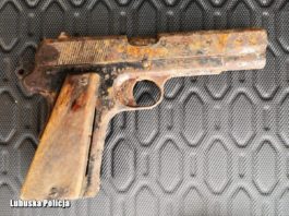 Polski pistolet VIS został znaleziony w stropie remontowanego domu