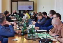 Ostre rozmowy z policją w sejmie na temat poszukiwaczy (FILM)