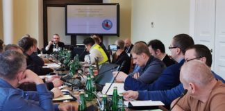 Ostre rozmowy z policją w sejmie na temat poszukiwaczy (FILM)