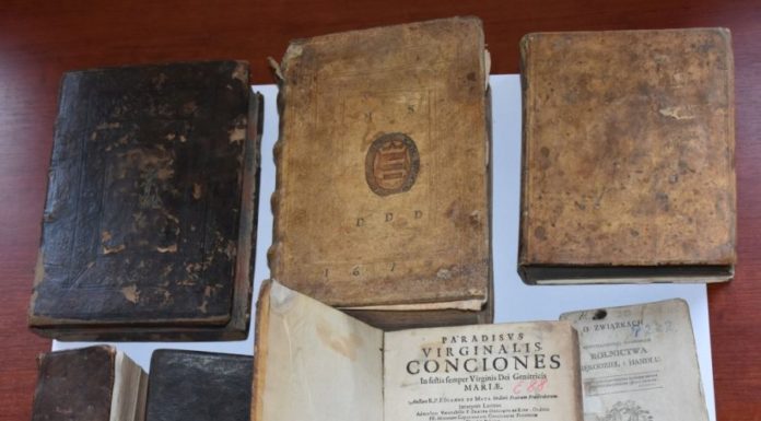 7 skradzionych starodruków w tym z 1609 r. znalazła na aukcji pracownica muzeum