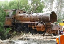 Dwie lokomotywy V-Class z 1885 roku zostały wydobyte z rzeki