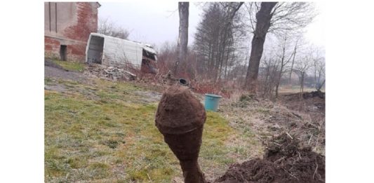 Kotlina Kłodzka. Niemiecki panzerfaust wykopany przypadkiem na podwórzu