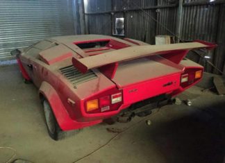 Lamborghini, Porsche, Ferrari. Cudowna stodoła odkryta w USA!