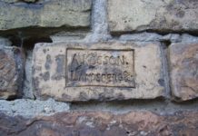 Sygnatury i znaki na cegłach mogą nam bardzo dużo powiedzieć