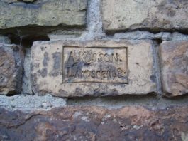 Sygnatury i znaki na cegłach mogą nam bardzo dużo powiedzieć