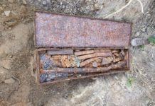 Niderlandy. Niezwykły depozyt broni odkryty w ogródku